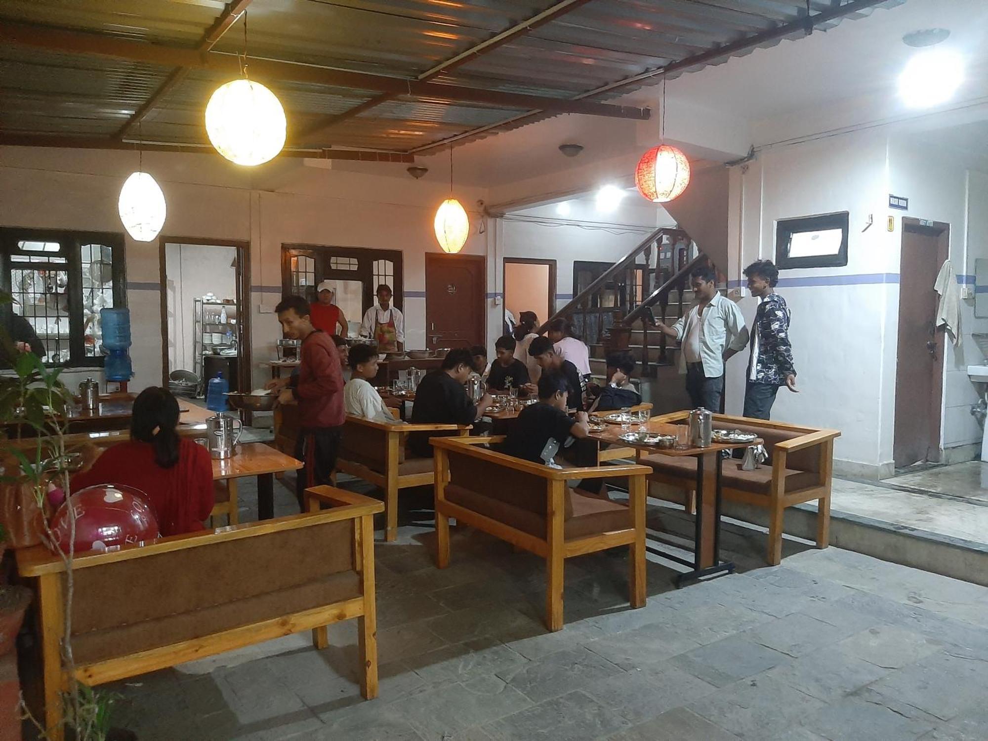 Hotel Lake N Yeti Pokhara Luaran gambar