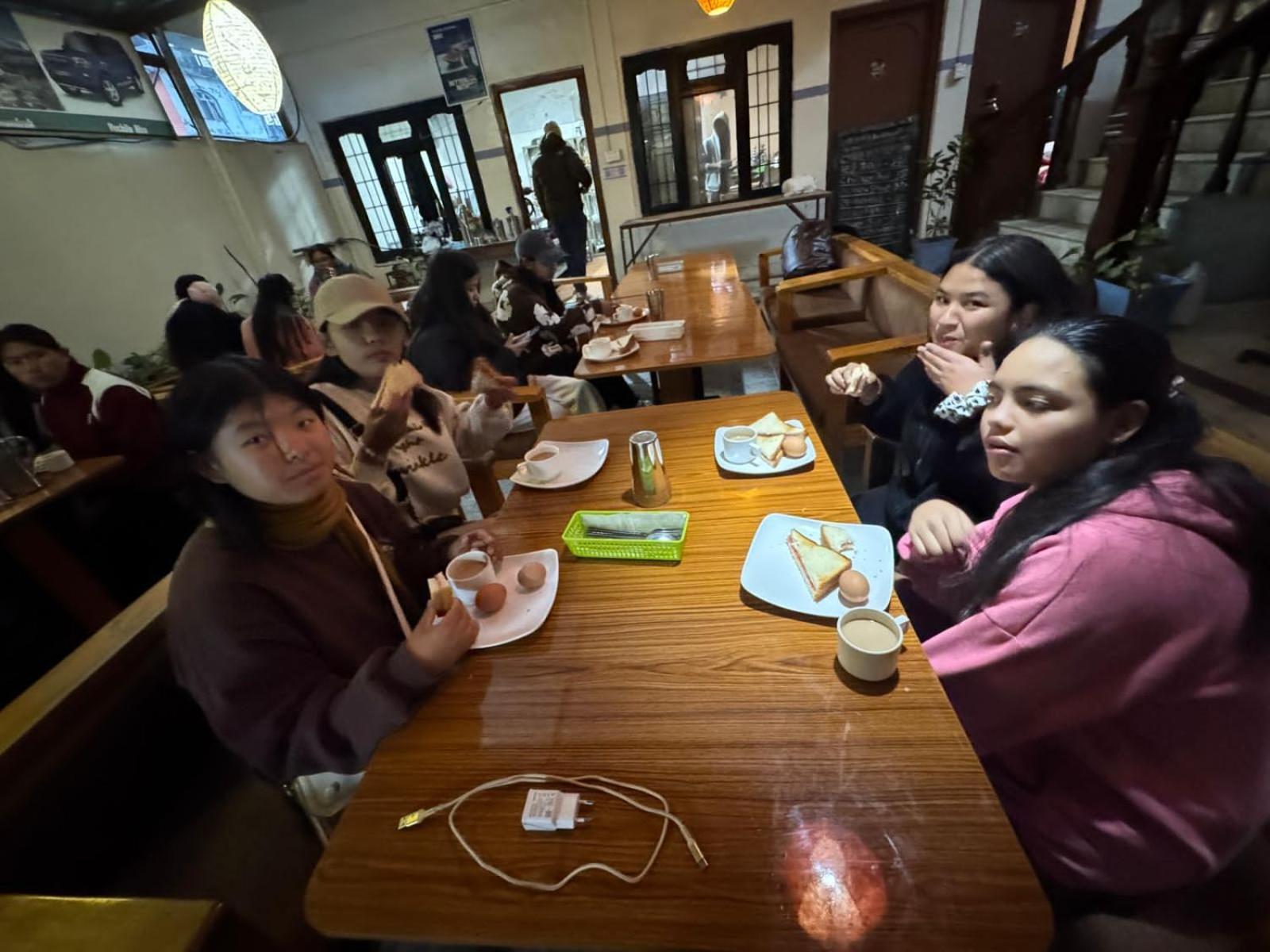 Hotel Lake N Yeti Pokhara Luaran gambar